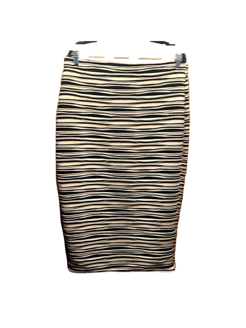 Cashmere Rose Skirt, SZ 1X Waist 17” with 2” Elastic, Length 31”,